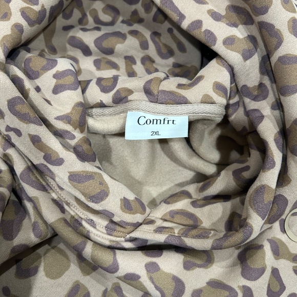 Minimalist Hoodie - Picture 5 of 9